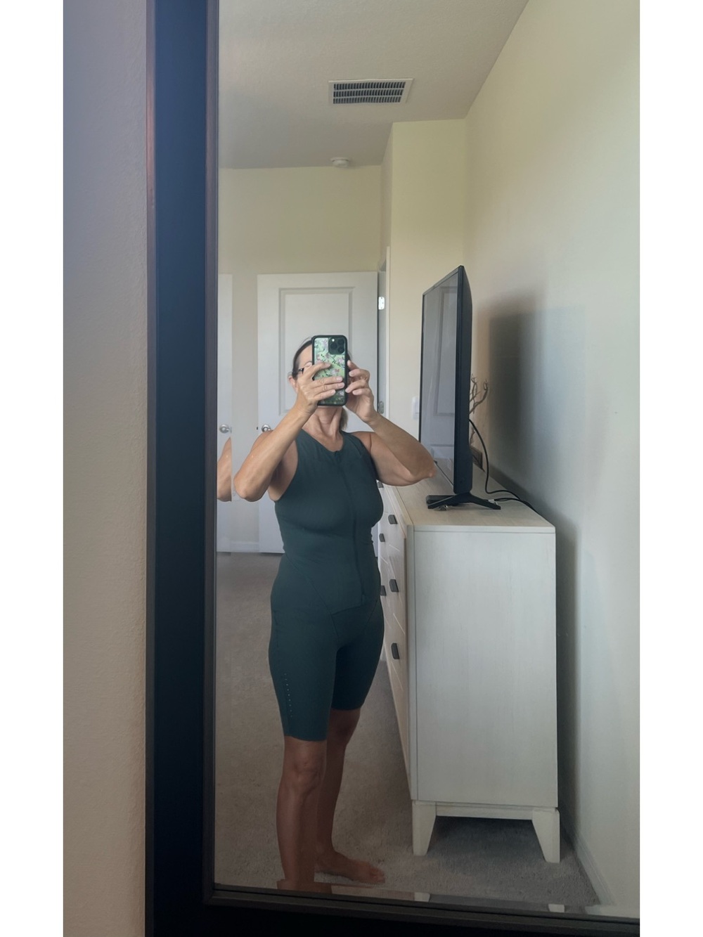 Lululemon tight Sleeveless dark Green One-Piece Romper sz.8 EXCELLENT